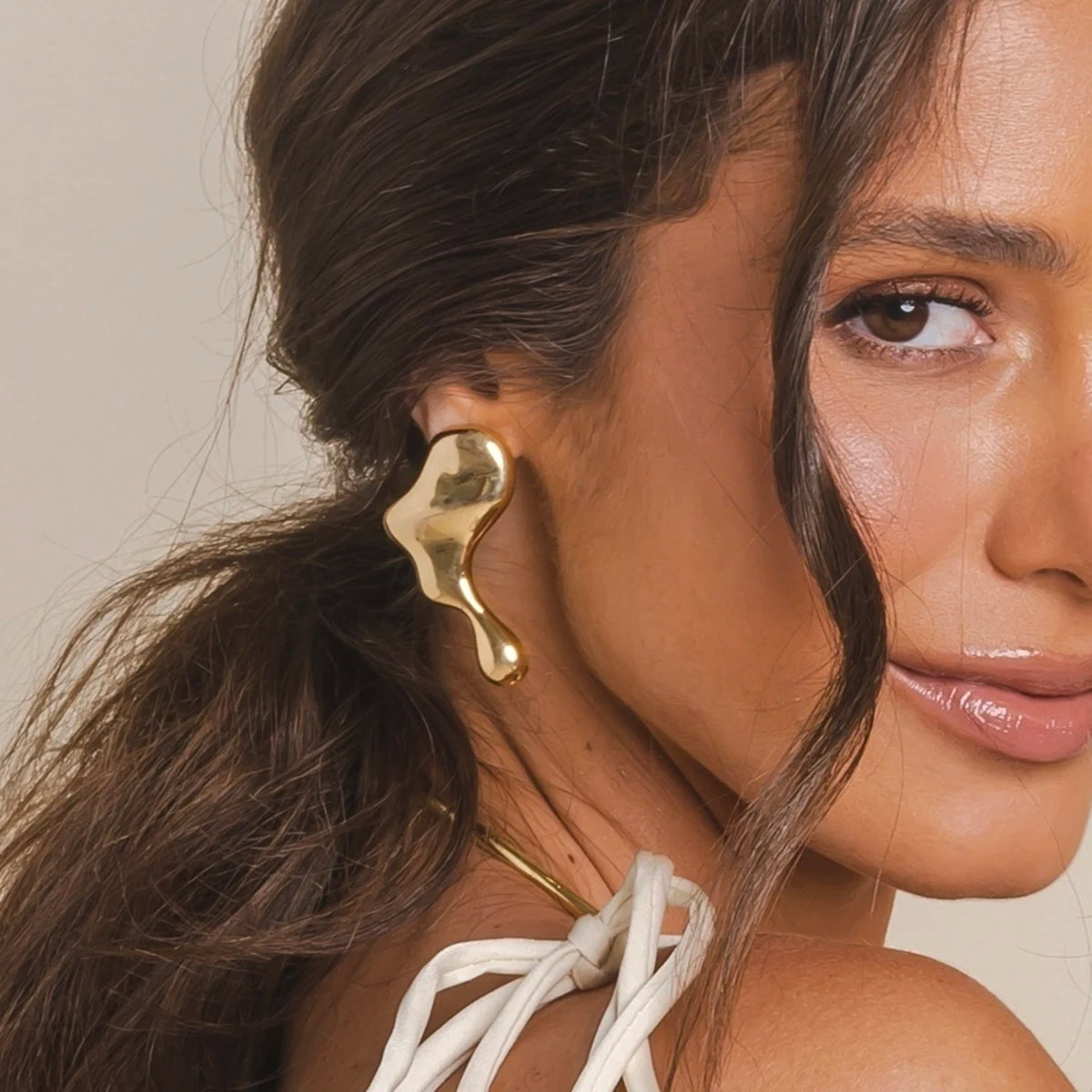BOUCLE D'OREILLES FASHION UN MOTIF DE CHAQUE COTE